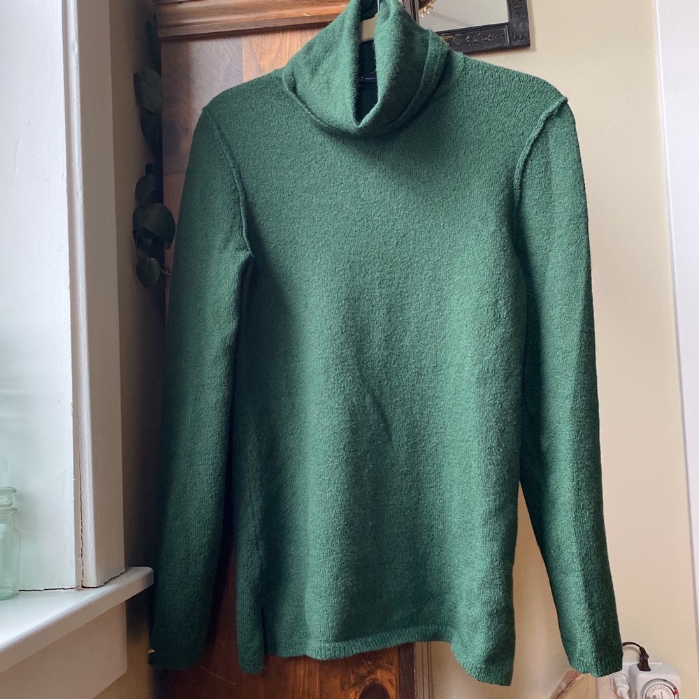 GAP Vintage Green Turtleneck Sweater